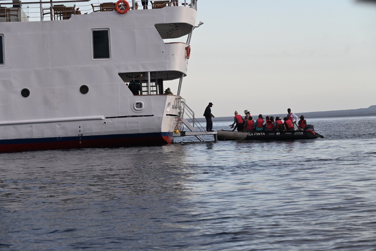Dive boat expedition with research team